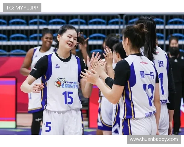 哈萨克女篮与中国台北女篮激战正酣争夺亚洲篮球赛重要胜利